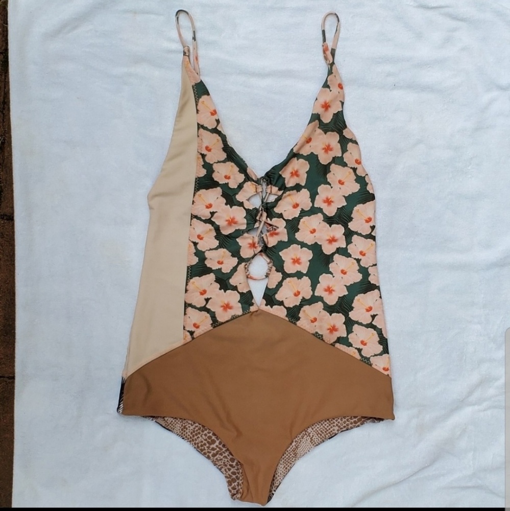 Acacia kokomo one piece: mahalo summer block